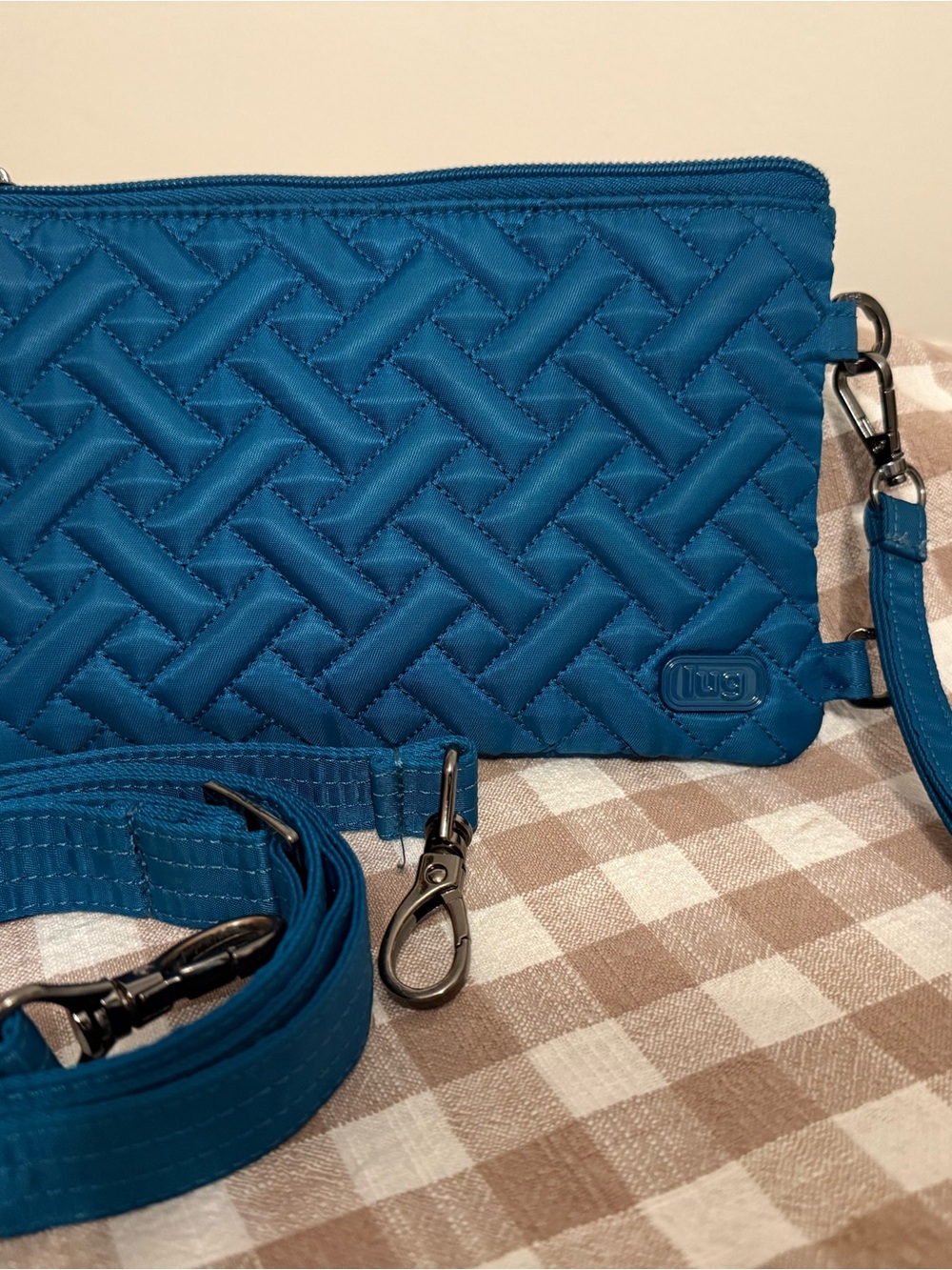Lug Peekaboo Quilted Teal Crossbody Wristlet